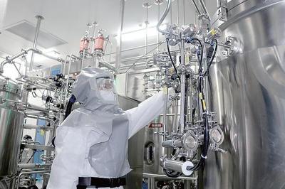 走进全球最大新冠灭活疫苗生产车间